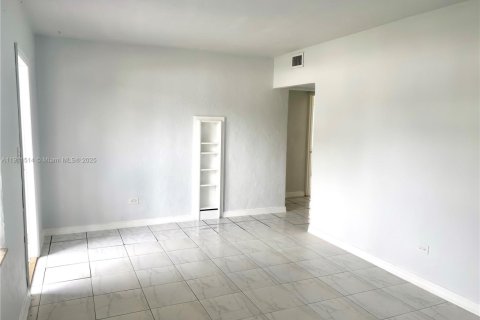 House in Homestead, Florida 2 bedrooms, 70.23 sq.m. № 1968084 - photo 3