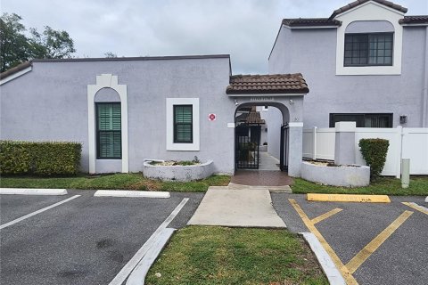 Таунхаус в Пемброк-Пайнс, Флорида 2 спальни, 101.08м2 № 2008121