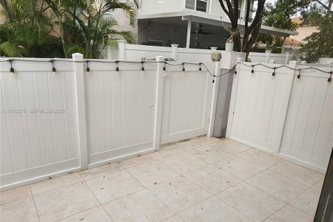 Купить таунхаус в Пемброк-Пайнс, Флорида 2 спальни, 101.08м2, № 2008121 - фото 11