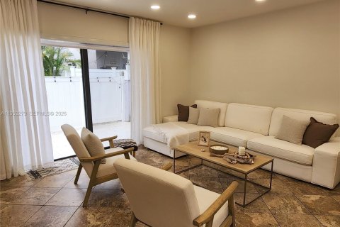 Купить таунхаус в Пемброк-Пайнс, Флорида 2 спальни, 101.08м2, № 2008121 - фото 6