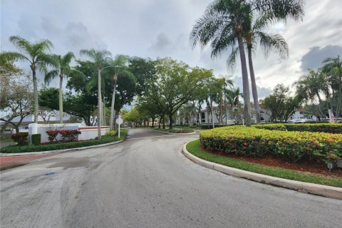 Купить таунхаус в Пемброк-Пайнс, Флорида 2 спальни, 101.08м2, № 2008121 - фото 27