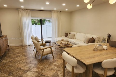 Купить таунхаус в Пемброк-Пайнс, Флорида 2 спальни, 101.08м2, № 2008121 - фото 4