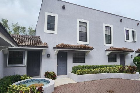 Купить таунхаус в Пемброк-Пайнс, Флорида 2 спальни, 101.08м2, № 2008121 - фото 2