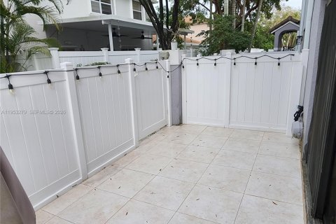 Купить таунхаус в Пемброк-Пайнс, Флорида 2 спальни, 101.08м2, № 2008121 - фото 12