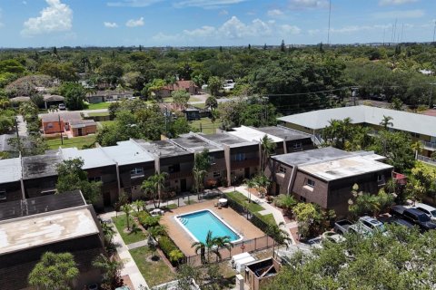 Touwnhouse à vendre à Hollywood, Floride: 2 chambres, 126.53 m2 № 2087060 - photo 13