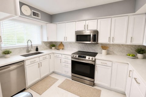 Touwnhouse à vendre à Hollywood, Floride: 2 chambres, 126.53 m2 № 2087060 - photo 5