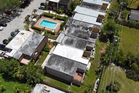 Touwnhouse à vendre à Hollywood, Floride: 2 chambres, 126.53 m2 № 2087060 - photo 15