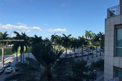 Condo in Miami, Florida, 2 bedrooms  № 2086579 - photo 12