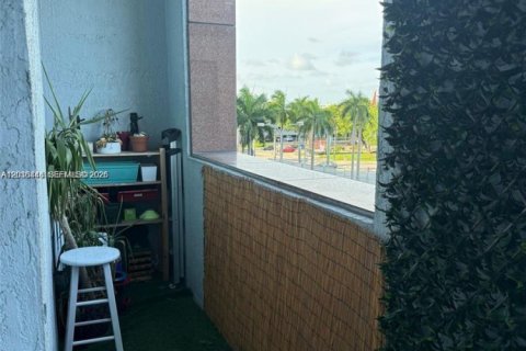 Condo in Miami, Florida, 2 bedrooms  № 2086579 - photo 20