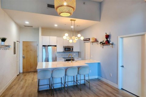 Condo in Miami, Florida, 2 bedrooms  № 2086579 - photo 3