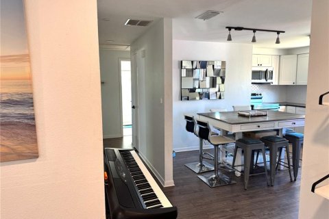 House in Saint Petersburg, Florida 3 bedrooms, 91.6 sq.m. № 2099862 - photo 6
