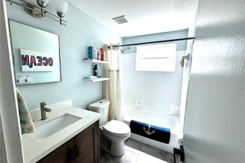 House in Saint Petersburg, Florida 3 bedrooms, 91.6 sq.m. № 2099862 - photo 14