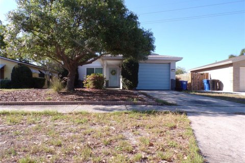 House in Saint Petersburg, Florida 3 bedrooms, 91.6 sq.m. № 2099862 - photo 18