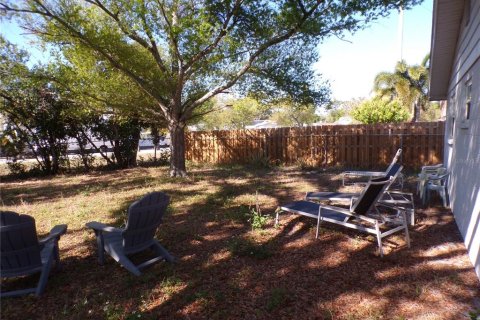 House in Saint Petersburg, Florida 3 bedrooms, 91.6 sq.m. № 2099862 - photo 16