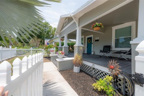 House in Tampa, Florida 3 bedrooms, 104.79 sq.m. № 2096731 - photo 4