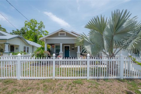 House in Tampa, Florida 3 bedrooms, 104.79 sq.m. № 2096731 - photo 2