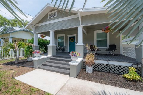 House in Tampa, Florida 3 bedrooms, 104.79 sq.m. № 2096731