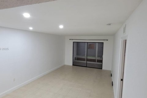 Снять в аренду кондоминиум в Тамарак, Флорида 1 спальня, 69.31м2, № 1968440 - фото 5