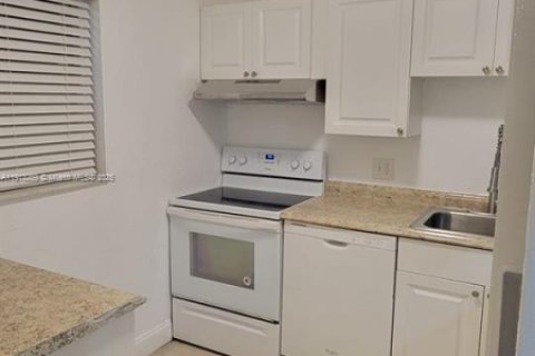 Снять в аренду кондоминиум в Тамарак, Флорида 1 спальня, 69.31м2, № 1968440 - фото 10