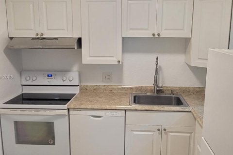 Снять в аренду кондоминиум в Тамарак, Флорида 1 спальня, 69.31м2, № 1968440 - фото 9