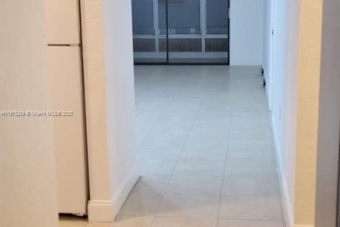 Снять в аренду кондоминиум в Тамарак, Флорида 1 спальня, 69.31м2, № 1968440 - фото 18