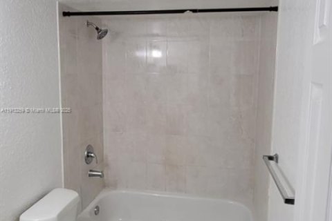 Снять в аренду кондоминиум в Тамарак, Флорида 1 спальня, 69.31м2, № 1968440 - фото 16