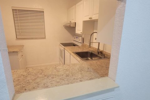 Снять в аренду кондоминиум в Тамарак, Флорида 1 спальня, 69.31м2, № 1968440 - фото 8