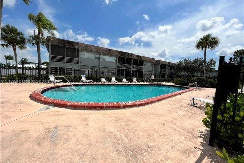 Снять в аренду кондоминиум в Тамарак, Флорида 1 спальня, 69.31м2, № 1968440 - фото 2