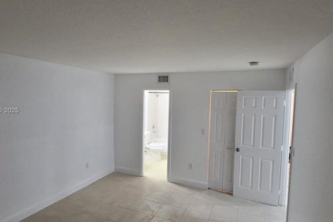 Снять в аренду кондоминиум в Тамарак, Флорида 1 спальня, 69.31м2, № 1968440 - фото 13