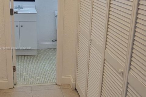 Снять в аренду кондоминиум в Тамарак, Флорида 1 спальня, 69.31м2, № 1968440 - фото 19