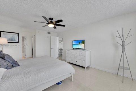 Condominio en venta en Lauderdale-by-the-Sea, Florida, 2 dormitorios, 107.77 m2 № 2016490 - foto 22