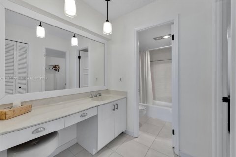 Condominio en venta en Lauderdale-by-the-Sea, Florida, 2 dormitorios, 107.77 m2 № 2016490 - foto 21