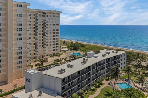 Condominio en venta en Lauderdale-by-the-Sea, Florida, 2 dormitorios, 107.77 m2 № 2016490 - foto 11