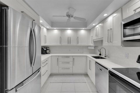 Condominio en venta en Lauderdale-by-the-Sea, Florida, 2 dormitorios, 107.77 m2 № 2016490 - foto 30