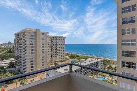 Condominio en venta en Lauderdale-by-the-Sea, Florida, 2 dormitorios, 107.77 m2 № 2016490 - foto 12