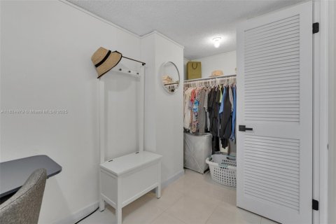 Condominio en venta en Lauderdale-by-the-Sea, Florida, 2 dormitorios, 107.77 m2 № 2016490 - foto 18