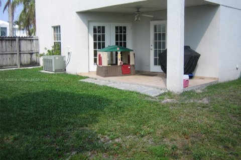 Casa en venta en Miami, Florida, 4 dormitorios, 160.26 m2 № 1968183 - foto 3