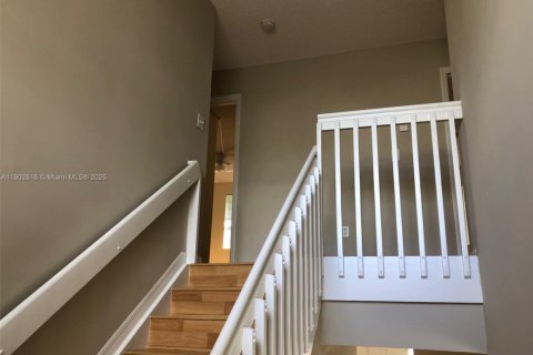 Casa en venta en Miami, Florida, 4 dormitorios, 160.26 m2 № 1968183 - foto 25