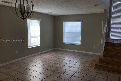 Casa en venta en Miami, Florida, 4 dormitorios, 160.26 m2 № 1968183 - foto 12