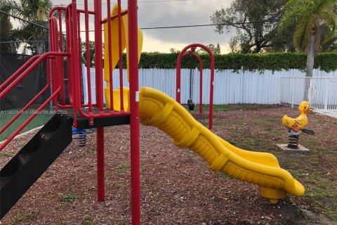 Casa en venta en Miami, Florida, 4 dormitorios, 160.26 m2 № 1968183 - foto 29