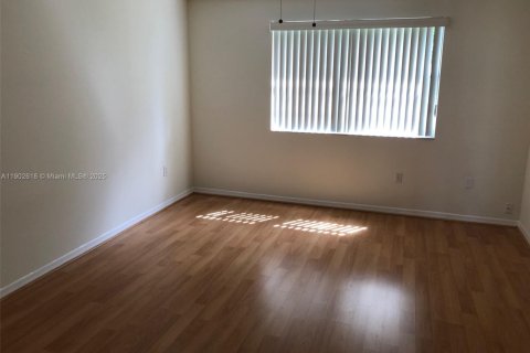 Casa en venta en Miami, Florida, 4 dormitorios, 160.26 m2 № 1968183 - foto 26