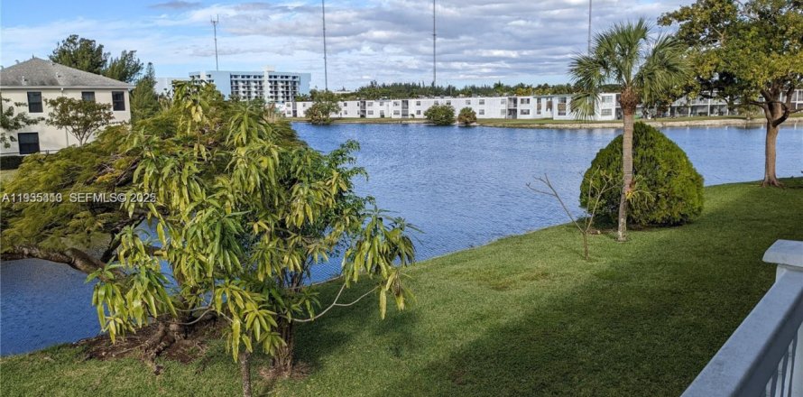 Condo à Miami Gardens, Floride, 2 chambres № 1994122