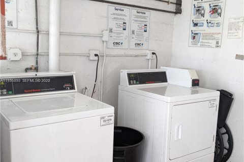 Copropriété à vendre à Miami Gardens, Floride: 2 chambres, 94.02 m2 № 1994122 - photo 8