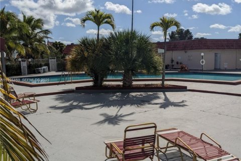 Copropriété à vendre à Miami Gardens, Floride: 2 chambres, 94.02 m2 № 1994122 - photo 9