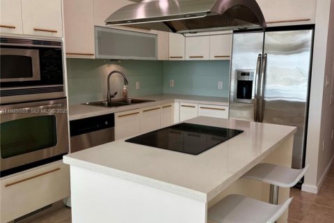 Copropriété à louer à North Bay Village, Floride: 1 chambre, 76.92 m2 № 1983883 - photo 3