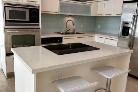 Copropriété à louer à North Bay Village, Floride: 1 chambre, 76.92 m2 № 1983883 - photo 4