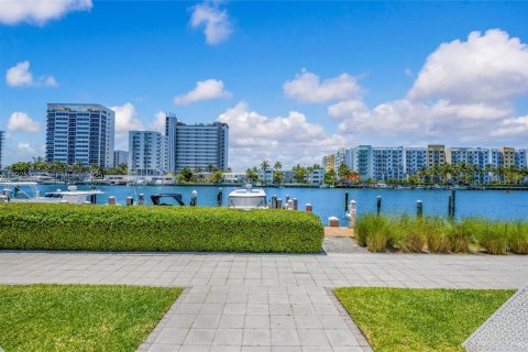 Copropriété à louer à North Bay Village, Floride: 1 chambre, 76.92 m2 № 1983883 - photo 23