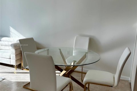 Copropriété à louer à North Bay Village, Floride: 1 chambre, 76.92 m2 № 1983883 - photo 5