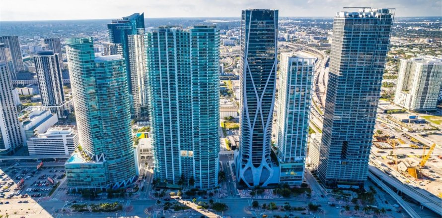 Appartement à Miami, Floride 3 chambres, 199.28 m2 № 1709876