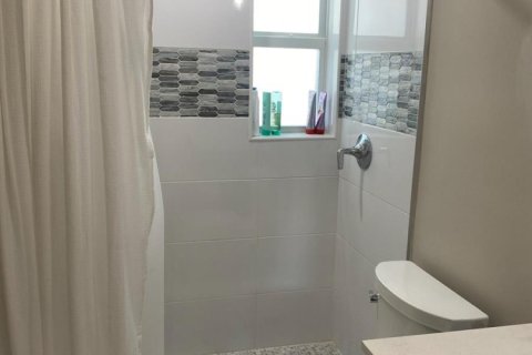 Condo in Lantana, Florida, 2 bedrooms  № 2147358 - photo 9